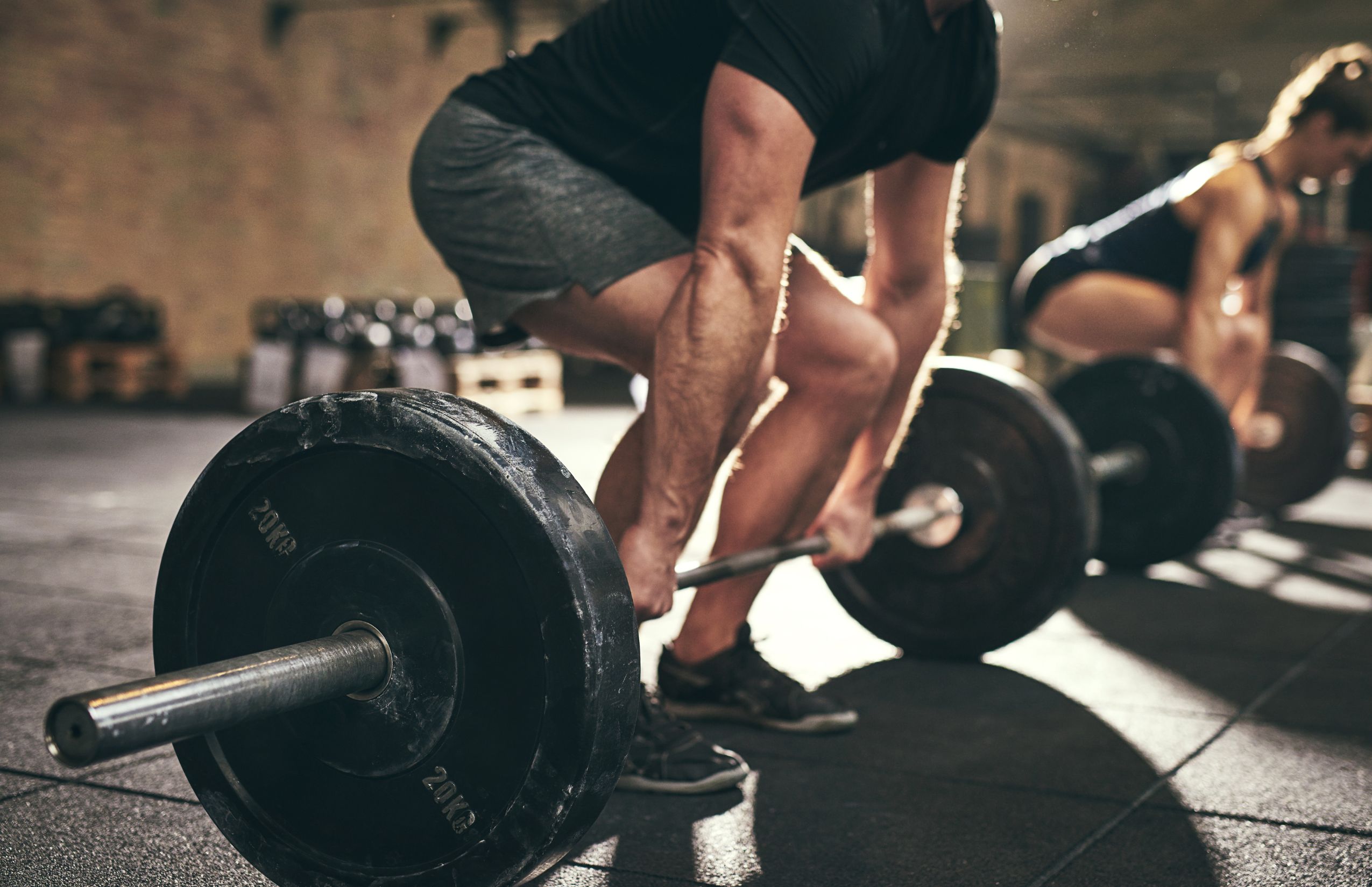 deadlift heavy weight with good form at a gym