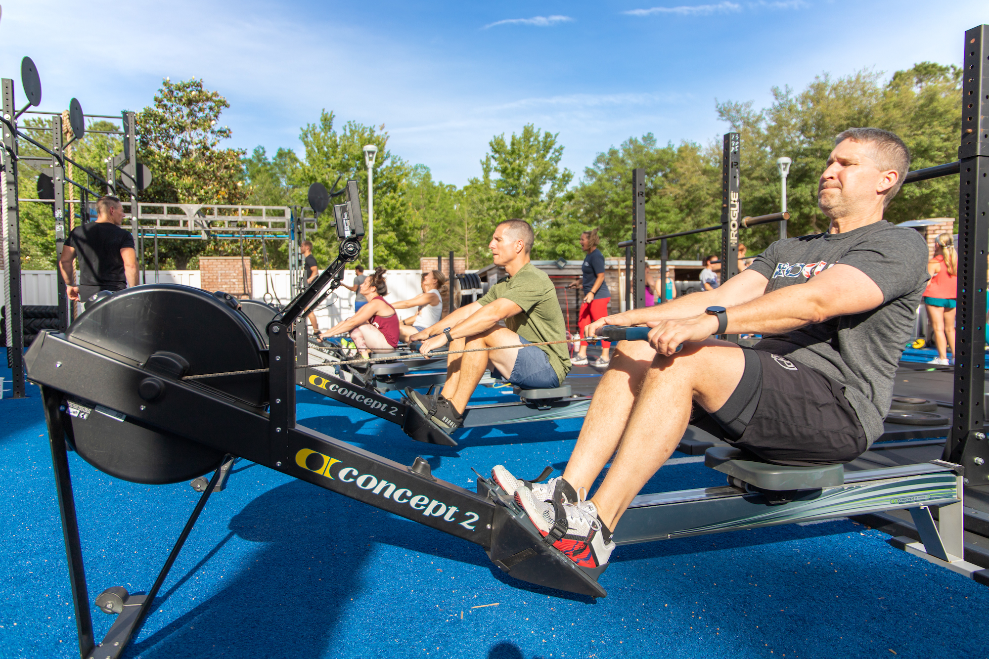 crossfit class with rowing and weight lifting